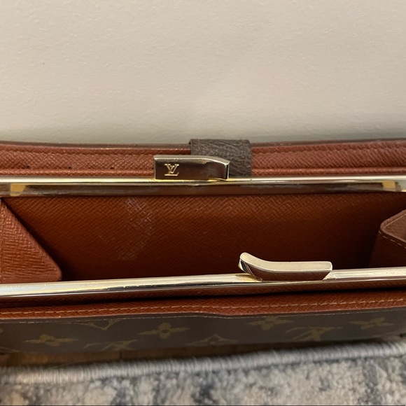 Authentic Louis Vuitton Long Bifold Monogram Wallet - Brown - Picture 4 of 8
